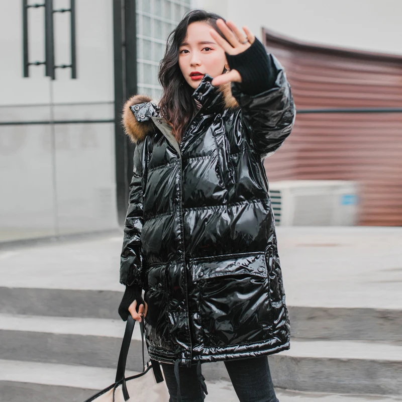 Женская длинная парка на утином пуху с капюшоном и воротником из меха енота