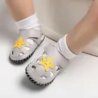 Обувь с мультяшным принтом для новорожденных мальчиков; Летние Повседневные Дышащие открытые дышащие тапочки для малышей; Сандалии-предуокер