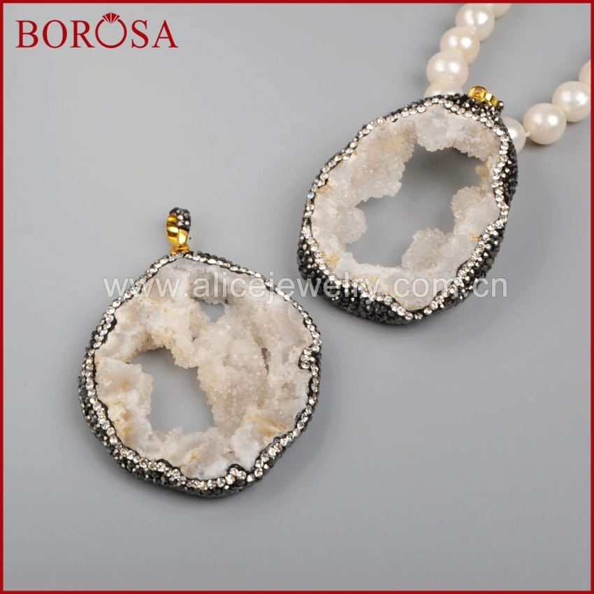 Женская подвеска в виде кусочка кварца с кристаллом инкрустированная друзой