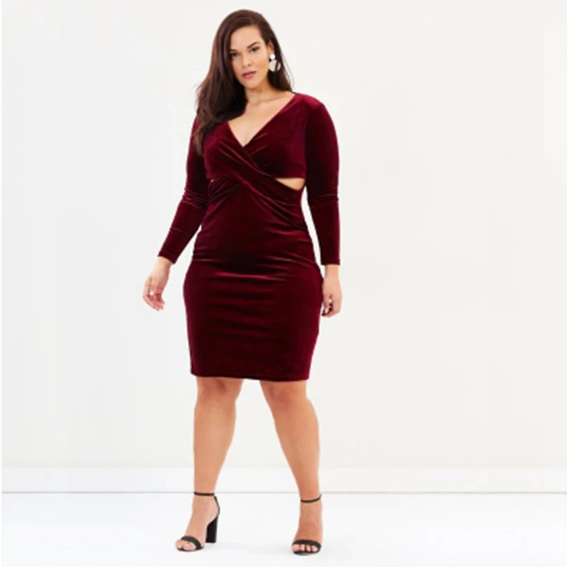 Вельветовое платье бордового цвета с длинным рукавом облегающее большого
