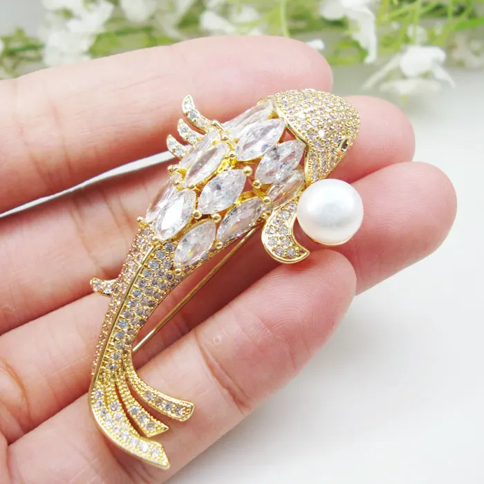 

Woman Gorgeous Carp Fish Pendant Pearl Brooch Pin Zircon Crystal Animal Gifts