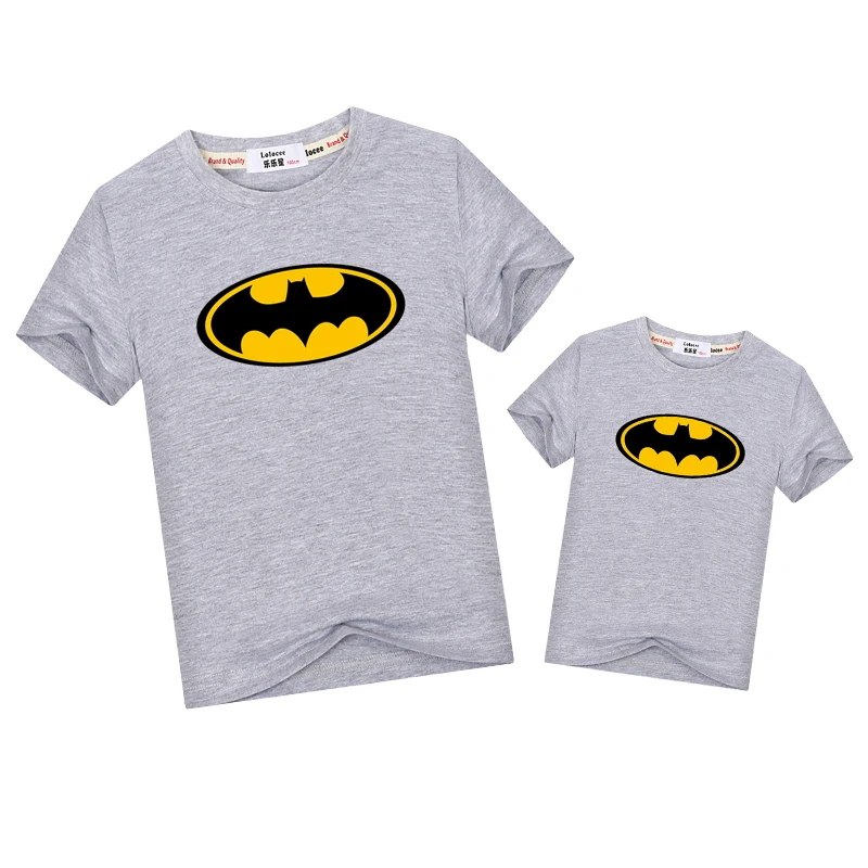 Одинаковые комплекты для семьи с логотипом Бэтмена; модные одинаковые топы для детей; футболка для папы и сына с героями мультфильмов; одежда для папы и мальчиков; футболки с короткими рукавами