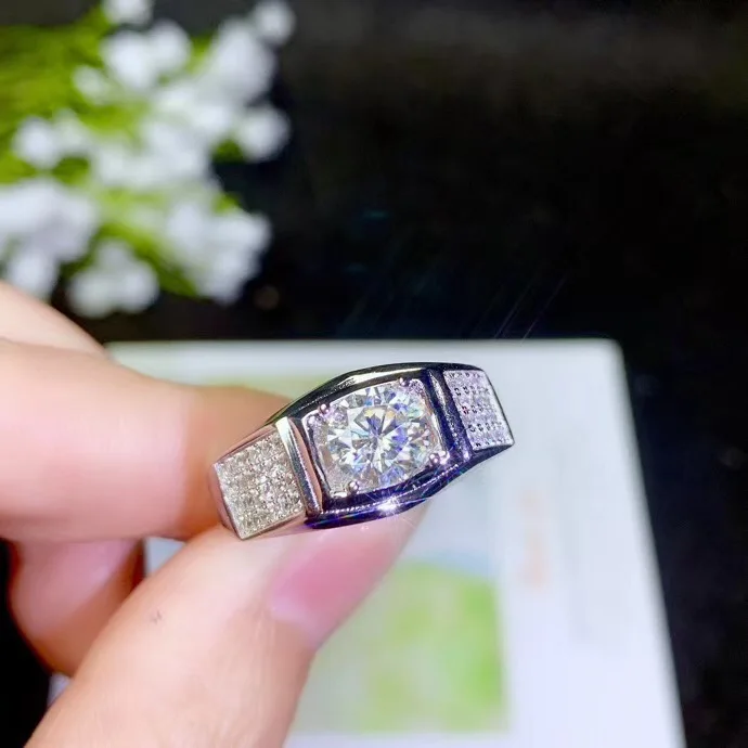 Мужские кольца Moissanite, сейчас самые популярные драгоценные камни, имеют высокую твердость, сравнимую с бриллиантами. 925 серебро