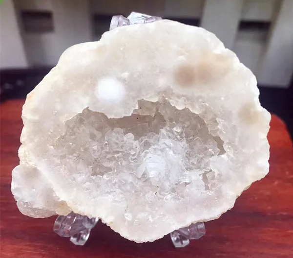 

Sell natural quartz crystal Madagascar crystal hole slice small decorative ornaments wedding decoration