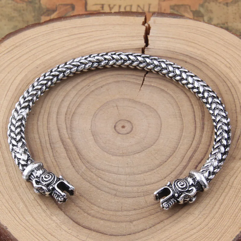 Прямая поставка ожерелье с подвеской в виде черепа козы Тора искусственного