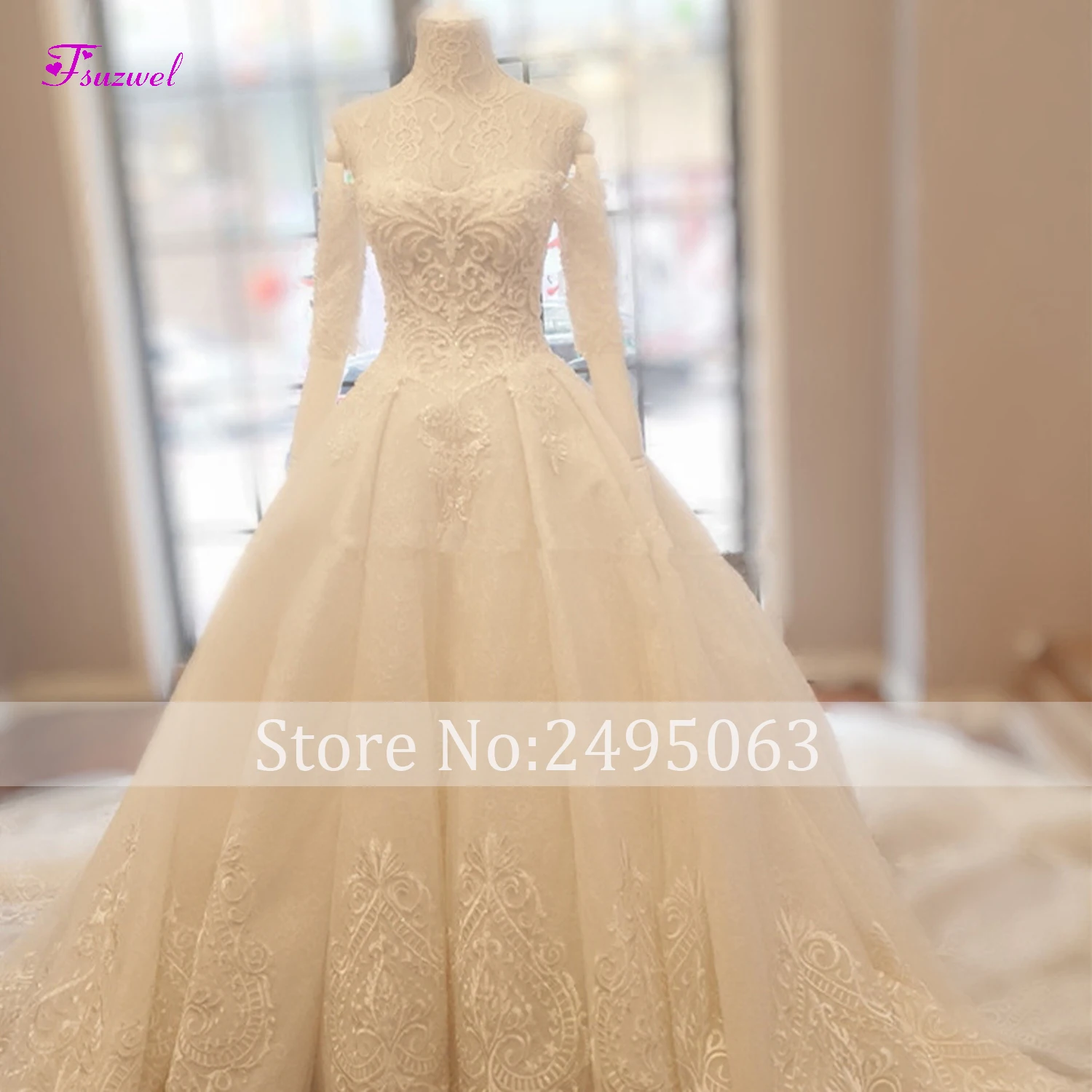 Великолепное свадебное платье трапециевидной формы с аппликацией в виде часовни