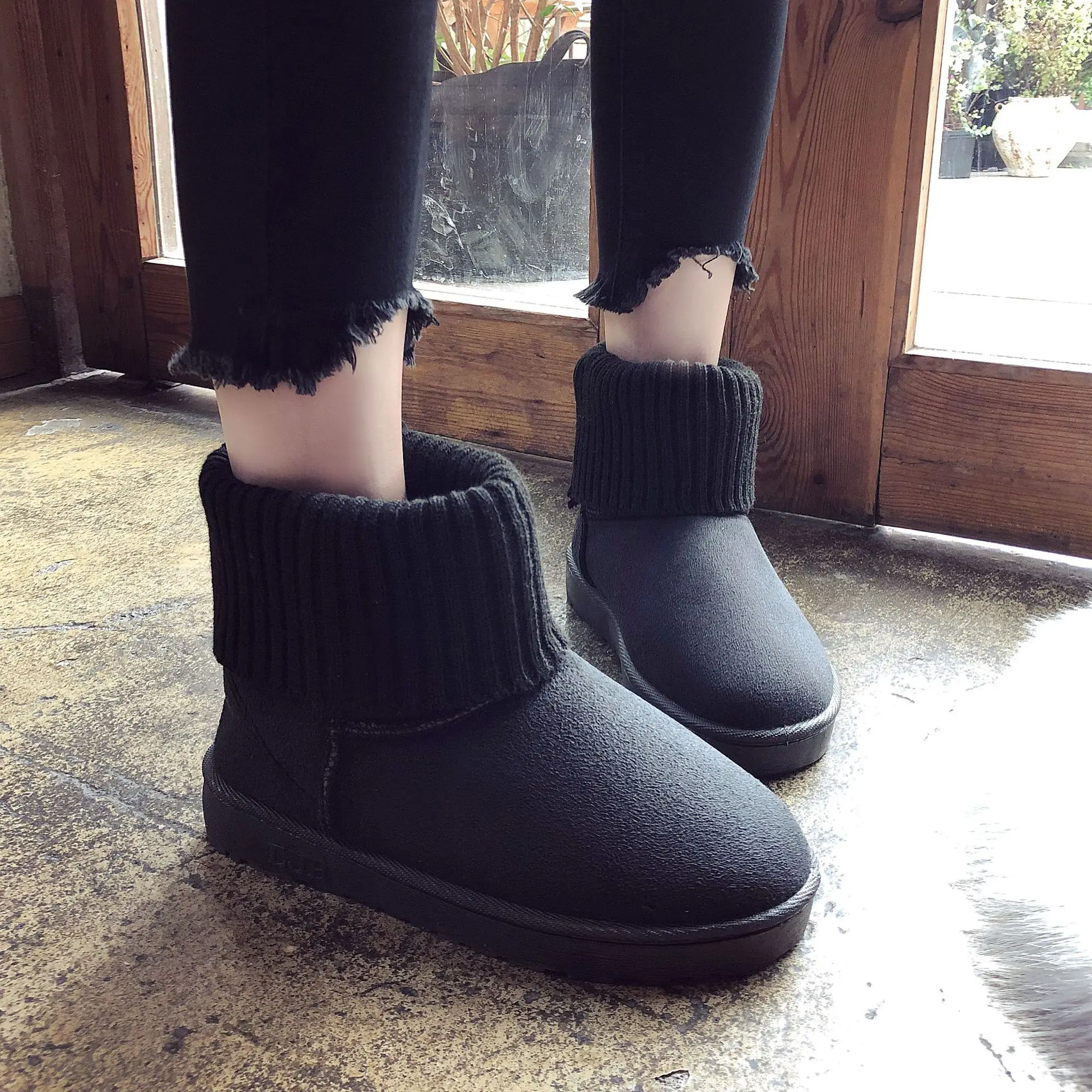 2018 new winter ladies' flat bottomed boots lady's snow cotton flannel shoes. | Обувь