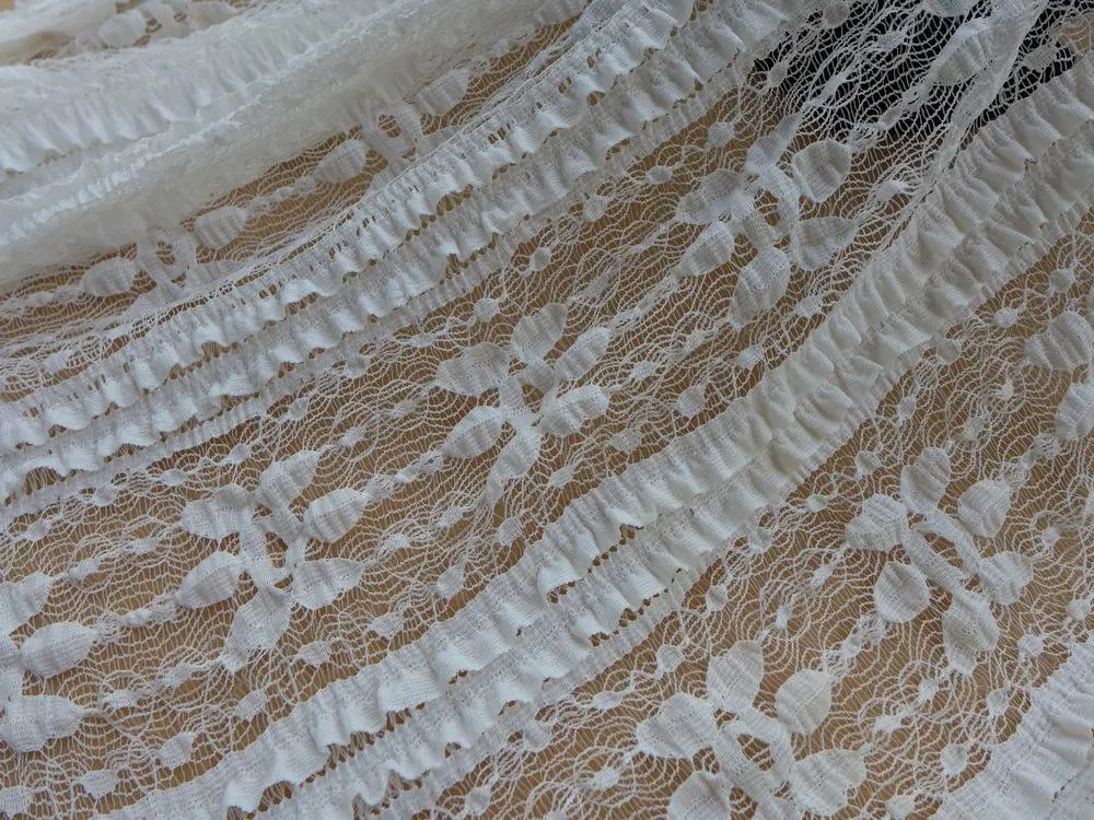 Белая эластичная гофрированная ткань мягкая потертая кружевная обертка для