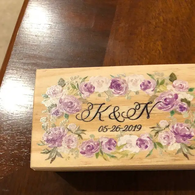 Деревянная коробка для свадебных колец с индивидуальными наименованиями