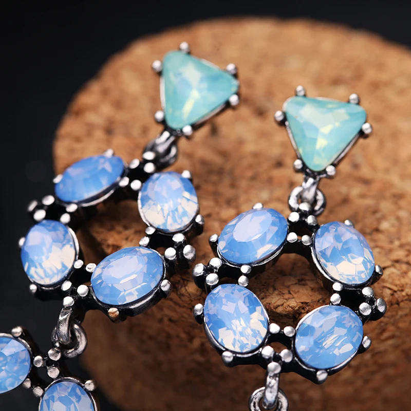 Женские серьги подвески с имитацией драгоценных камней зеленого и синего цвета