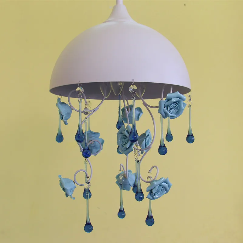 Подвесной светильник в средиземноморском стиле с синими кристаллами для