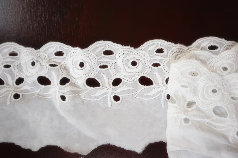 Кружевная хлопчатобумажная ткань вышитая кружевная цвета слоновой кости