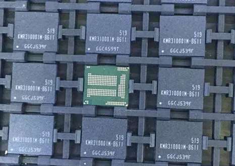 

KMR310001M-B611 eMMC NAND flash memory IC EMCP 16+16 16GB BGA221 Balls chip