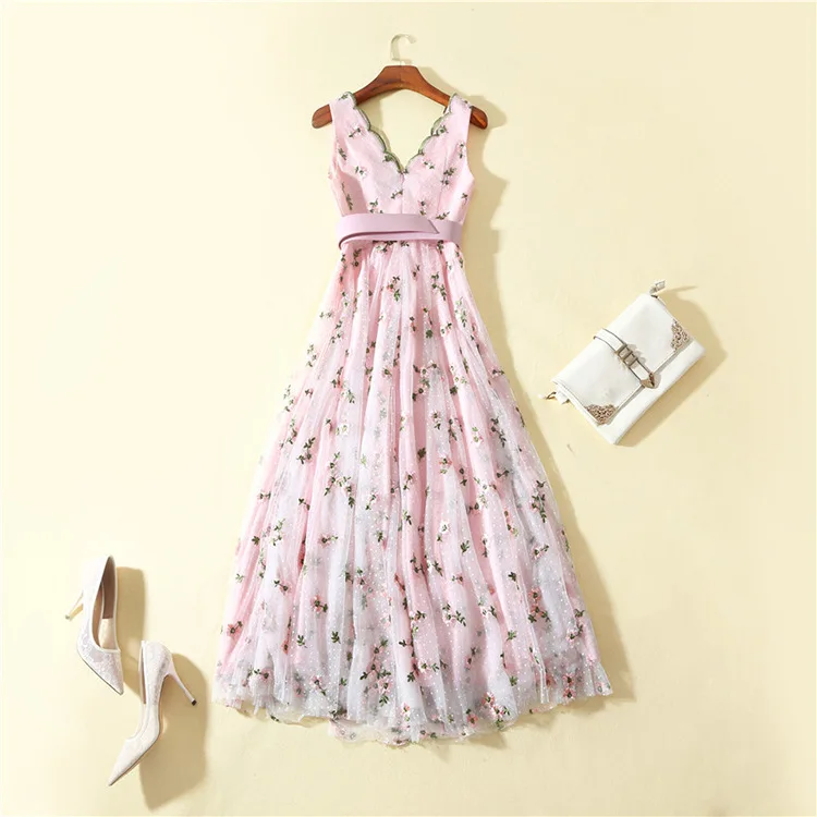 Женское длинное платье из тюля с v-образным вырезом и вышивкой розовое