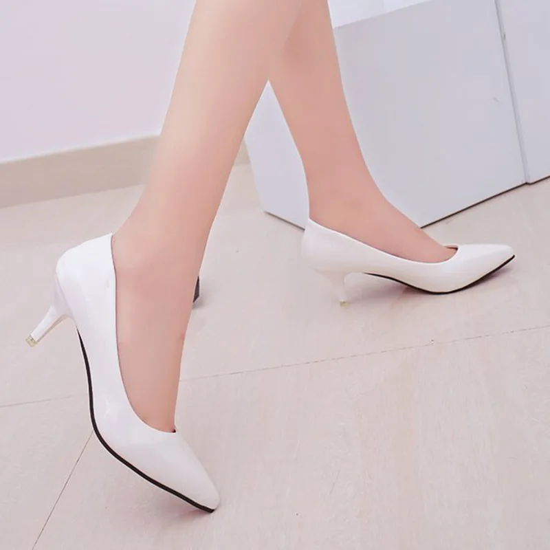 Офисная Женская обувь из органической кожи; модельные туфли из лакированной кожи; женская свадебная обувь; туфли на низком каблуке с острым носком; zapatos mujer romeetse; большие размеры