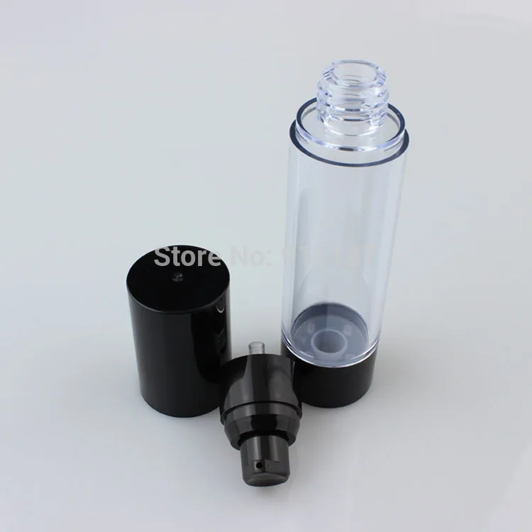 50-мл черная вакуумная бутылка с насосом без воздуха, с уткой и пластиковым наполнителем для эссенции, масла, лосьона и геля.