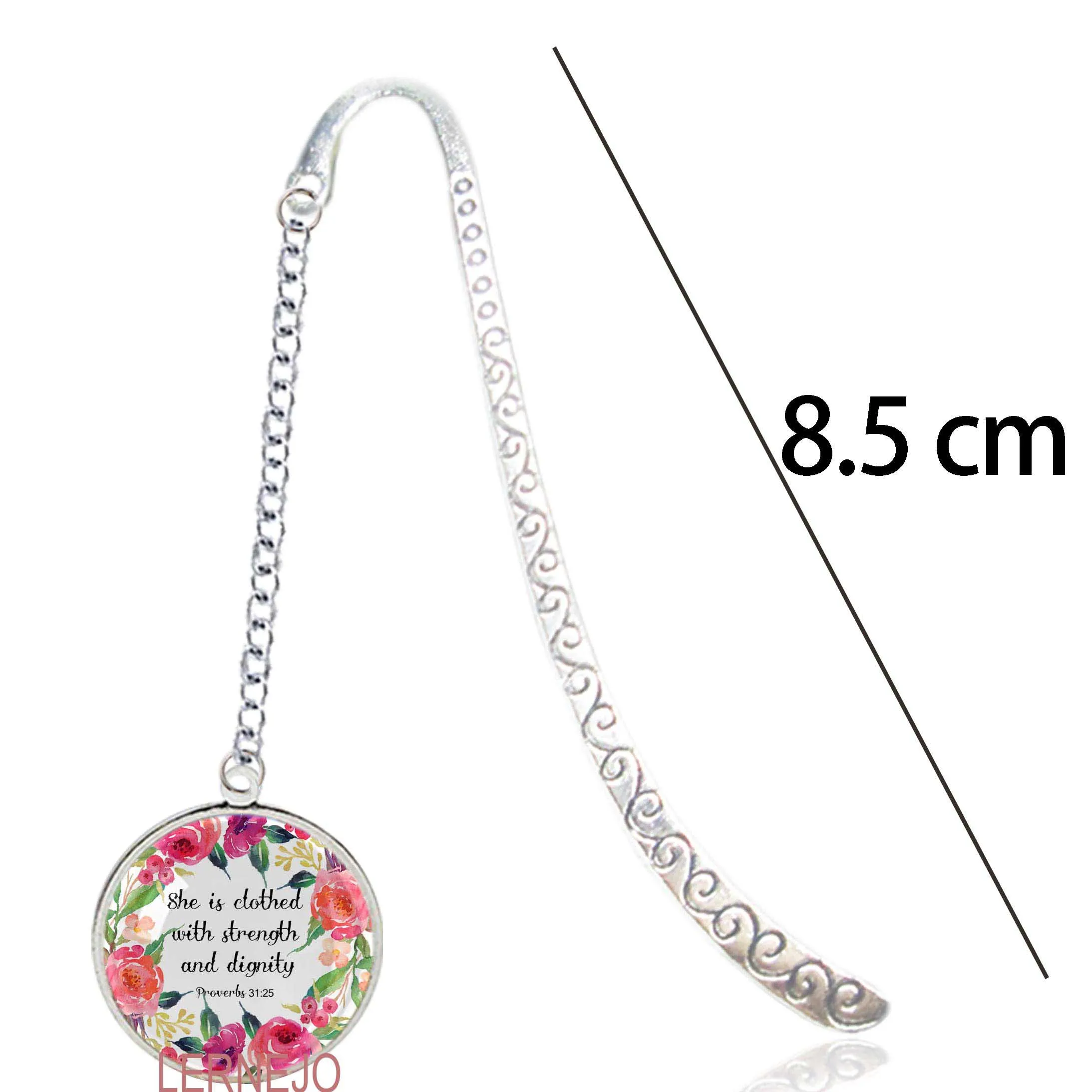 Книжка Закладка с изображением Библии Притчи 31:25 она одета подвеской силы и