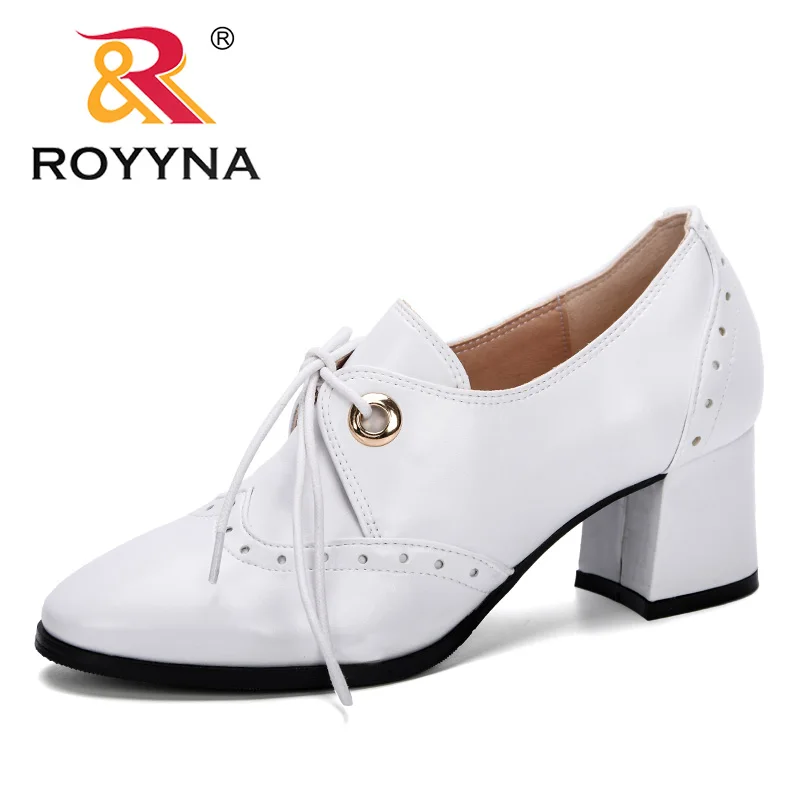 ROYYNA/Новинка года; женские пикантные кожаные туфли на высоком каблуке; женские туфли-лодочки; модные туфли с острым носком на толстом каблуке для вечеринки; женская офисная обувь - Цвет: White