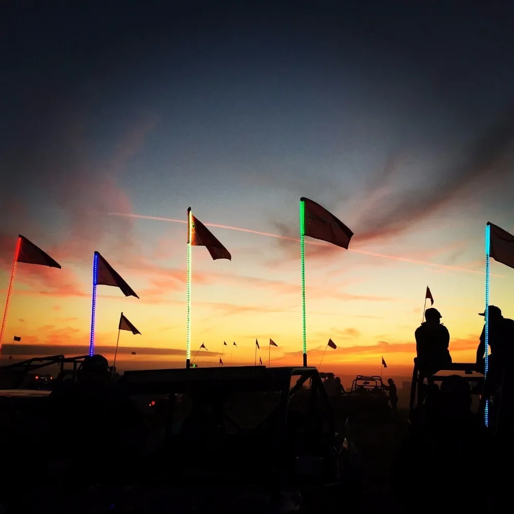 Новая светодиодная автомобильная антенна для вождения с флагами