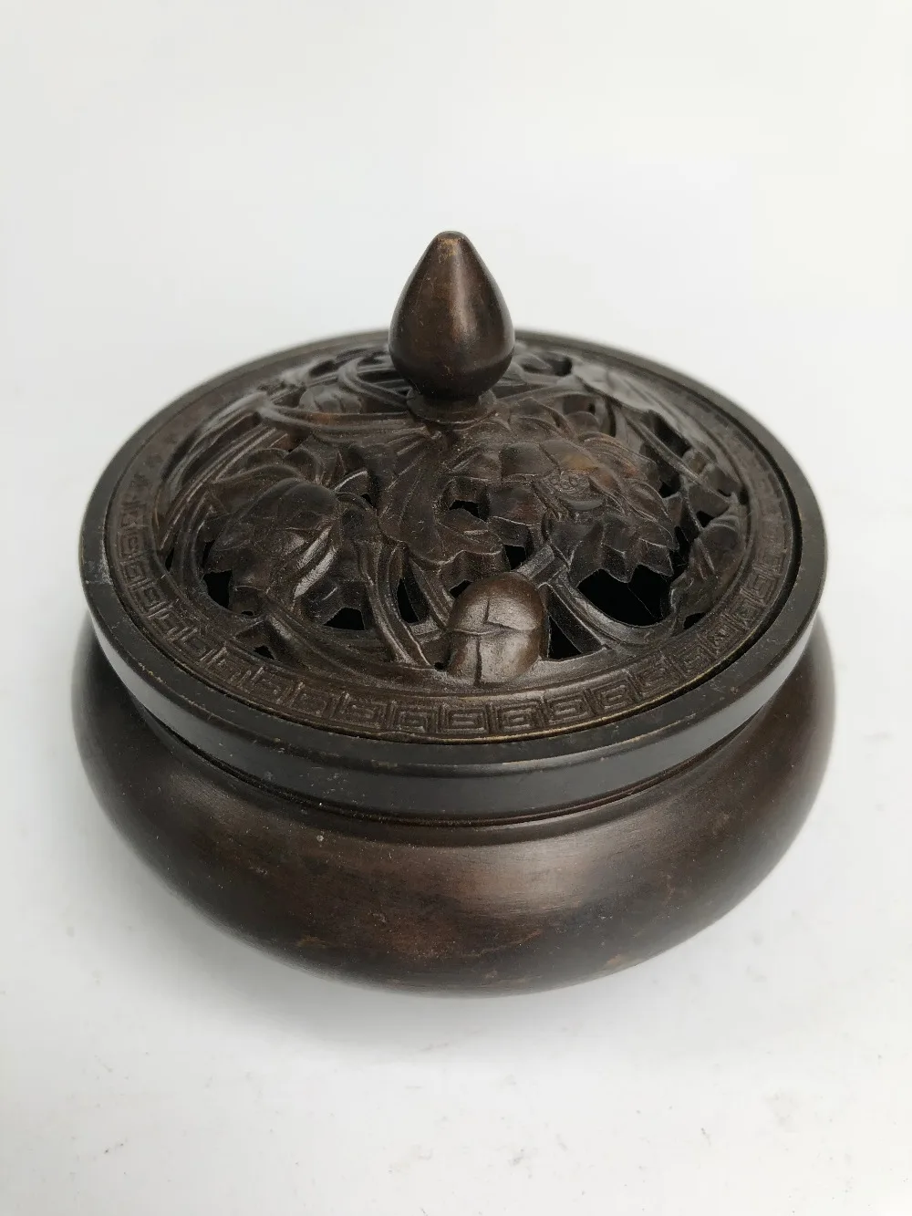 

Pure copper lotus cover incense sandalwood stove crafts ornaments.