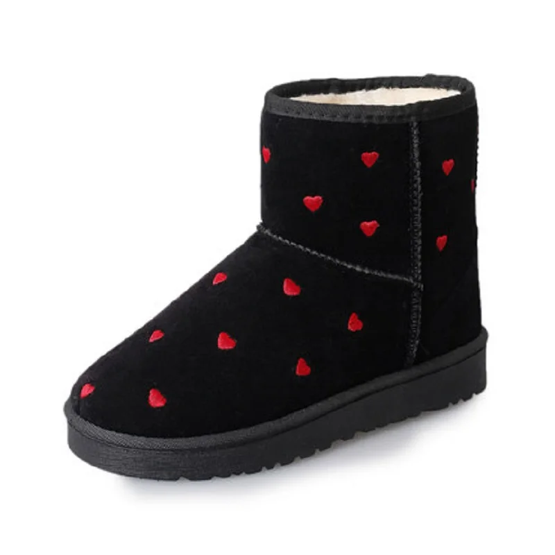 

Winter new low-heeled snow boots women's flat-bottomed embroidery heart-shaped cotton shoes thick boots.