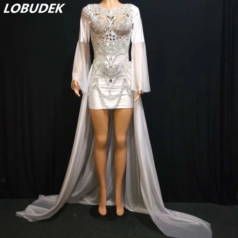 

Silver Rhinestones Flare Sleeve Short Dress White Trailing Fashion Lady Singer Host Nightclub Costume Concert Performance Outfit
