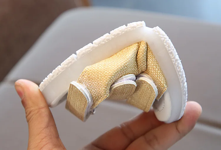 Детские сандалии с подсветкой Новинка лета 2019 мягкая кожа повседневная обувь для