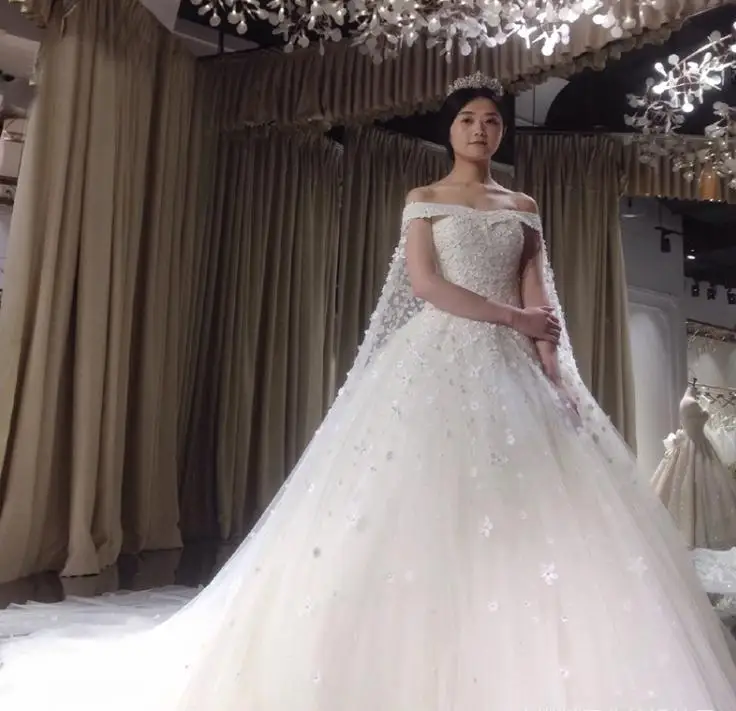 VENSANAC бальное платье с вырезом лодочкой и кружевом цветочной аппликацией