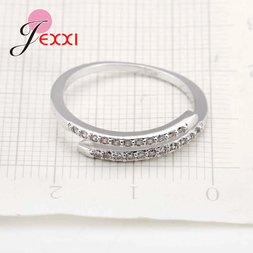 Женское кольцо из серебра 925 пробы с белыми фианитами | Украшения и аксессуары