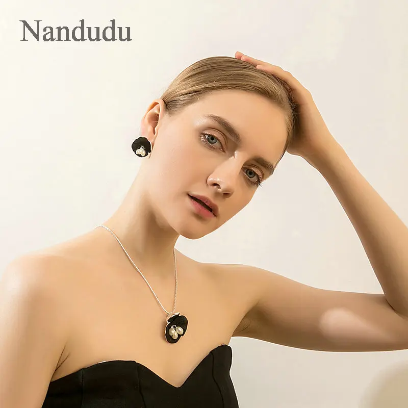 Nandudu модные чёрные цветы кулон ожерелье серьги Ювелирные наборы для женщин белый