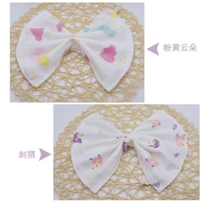 2pcs/lot Baby Face Towel 6 Layers of Gauze Washing Towel Baby Towel Cotton Printed Handkerchief 30*30CM - Цвет: clouds and hedgehog