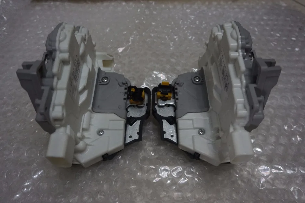 Бесплатная доставка 2 шт. для пары передний привод защелки дверного замка audi A3 8P