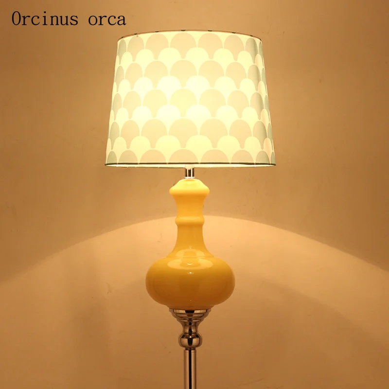 Средиземноморский современный простой цветной торшер лампа для гостиной