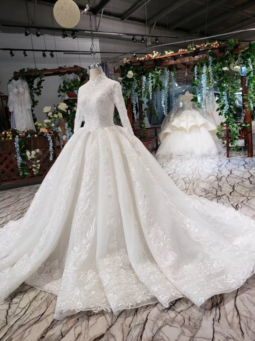 2019 Lace Crystal New Desgin Robe De Mariage Arabic Bridal Gown Islamic Long Sleeve Arab Ball Gown Lace Muslim Wedding Dress