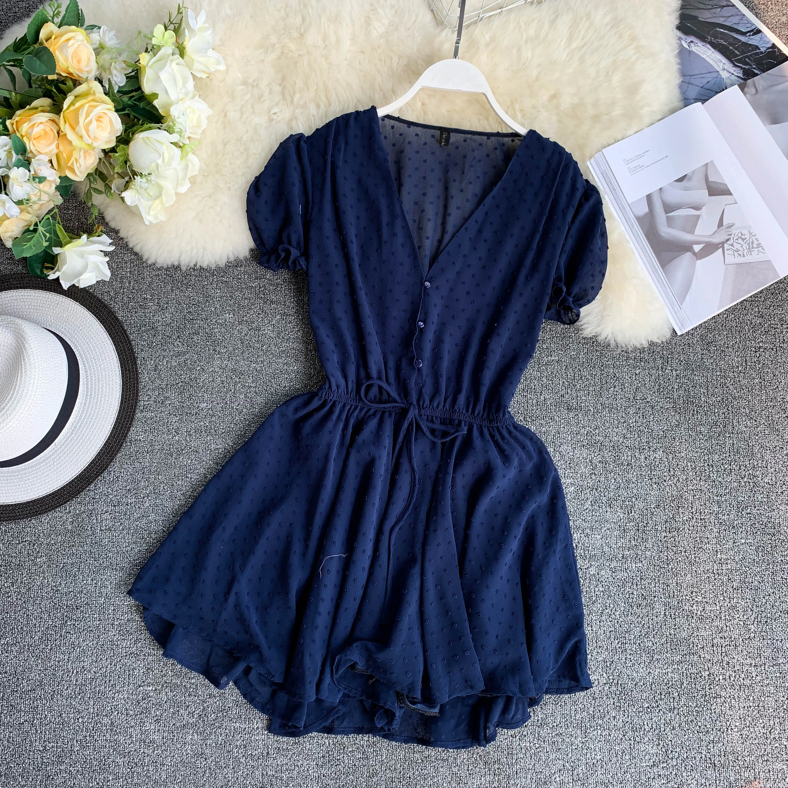 Женские комбинезоны в красный горошек с v-образным вырезом и пышными рукавами