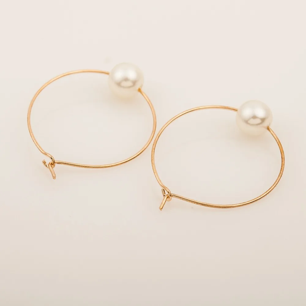 Женские позолоченные серьги-кольца с искусственным жемчугом | Украшения и