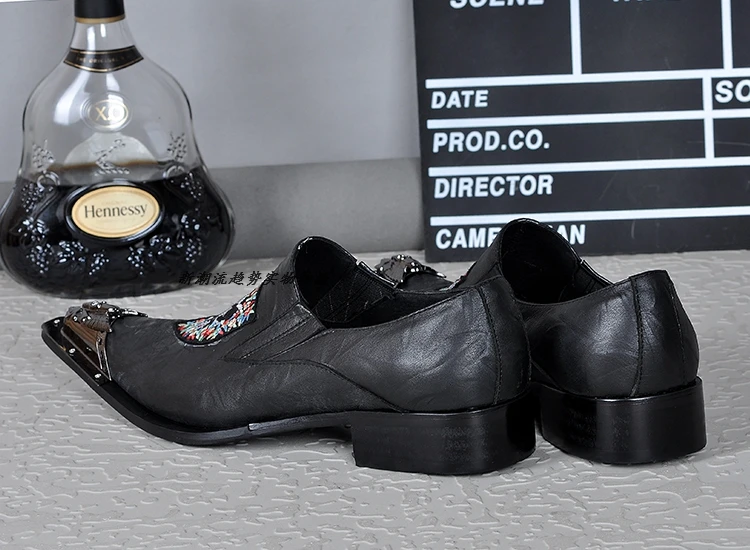 Мужские туфли-оксфорды из натуральной кожи с острым носком и вышивкой | Обувь