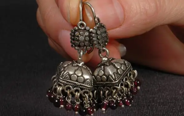 

Old Handmade Nepal 925 Silver Garnet Earrings Vintage 925 Sterling Bohemia Women Earrings Ethnic Flower Dangle Earrings