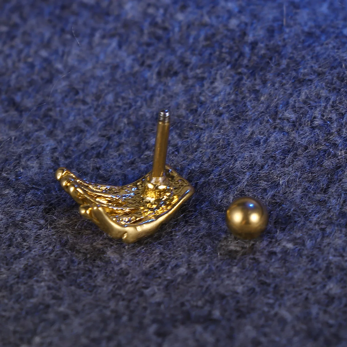 Fashion Cool Punk Style Ghost Hand Shape Stud Earrings Body Piercing Jewelry (Gold) | Украшения и аксессуары
