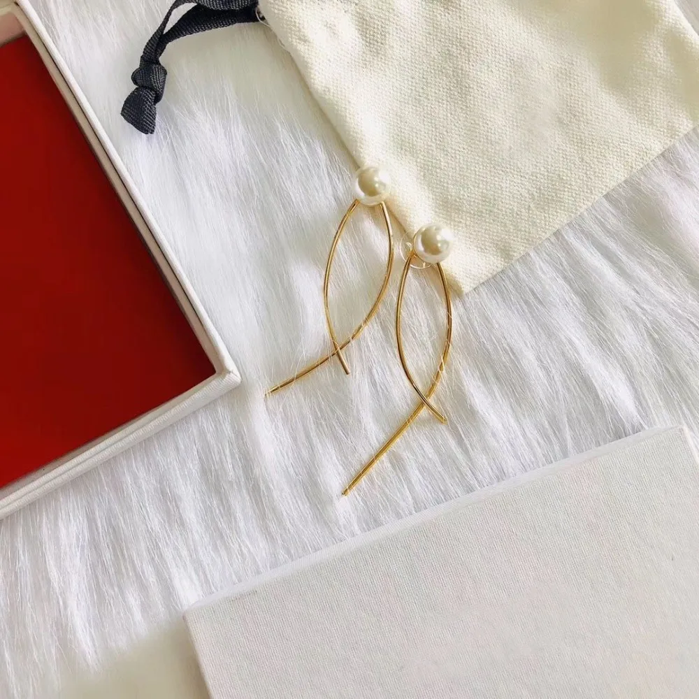 2019 Весна и Лето модный бренд жемчужные серьги простой формы Женский материал
