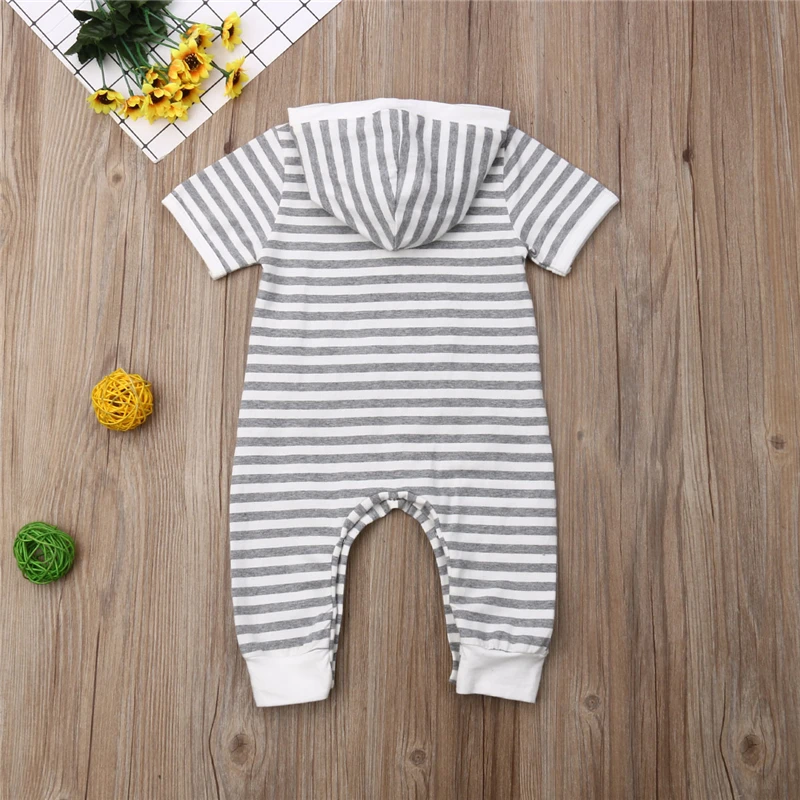 Летняя серая полосатая одежда с капюшоном и коротким рукавом повседневный