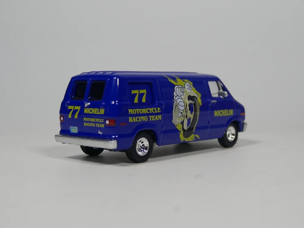 Авто ИНН-гринлайт 1: 64 1977 Dodge B-100 литье под давлением модель автомобиля