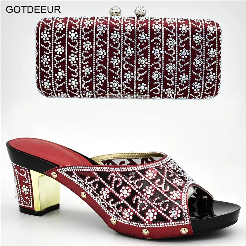 Женская обувь и сумка в комплекте Итальянская с сумочкой украшенная стразами