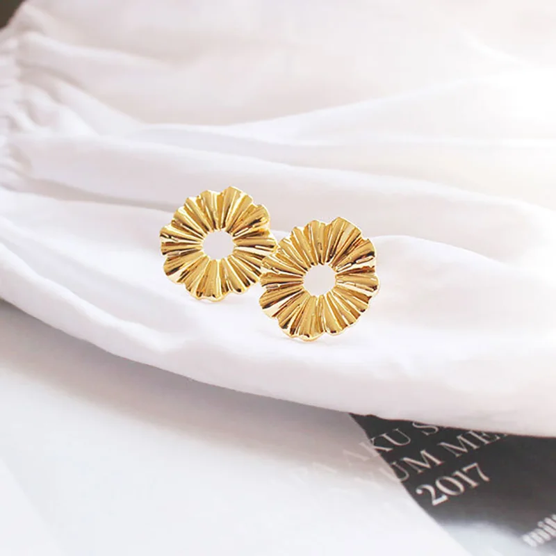 Carvejewl Korean design small edgy round stud earrings for women jewelry simple irregular geometric student teen folded earring | Украшения
