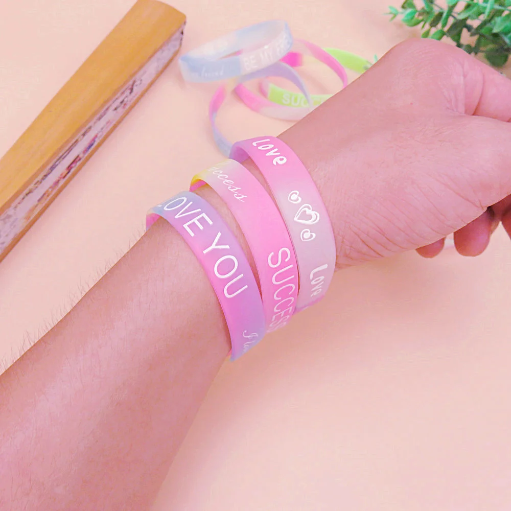 10 шт./партия силиконовые браслеты с буквами градиентный цвет светящийся браслет