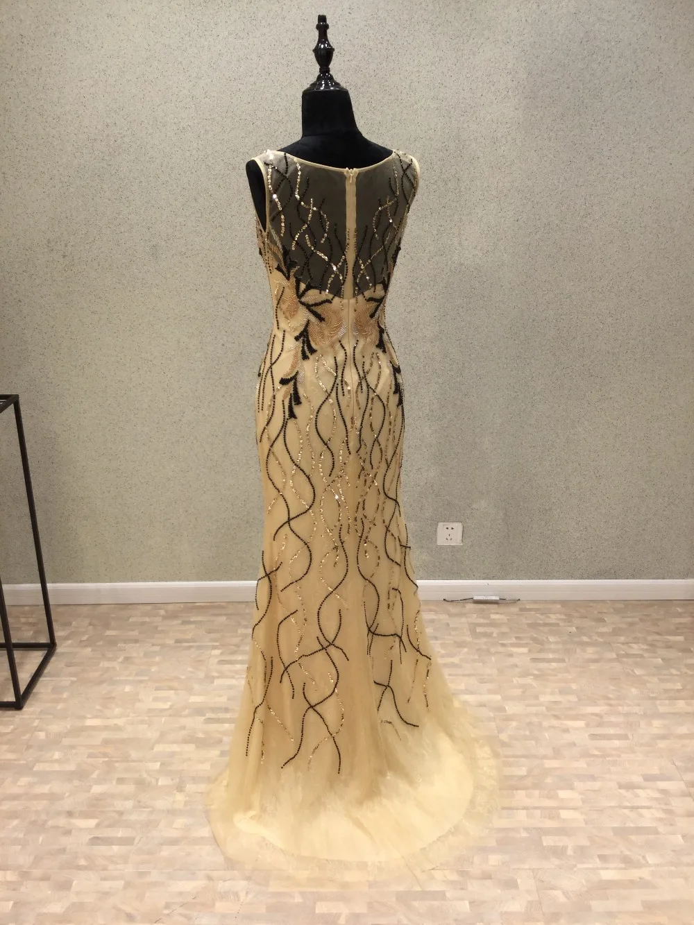 New Amazing 2020 Prom Dresses Scoop Sleeveless Vestido de festa Floor Length Beaded Tulle Mermaid Long Evening Dress