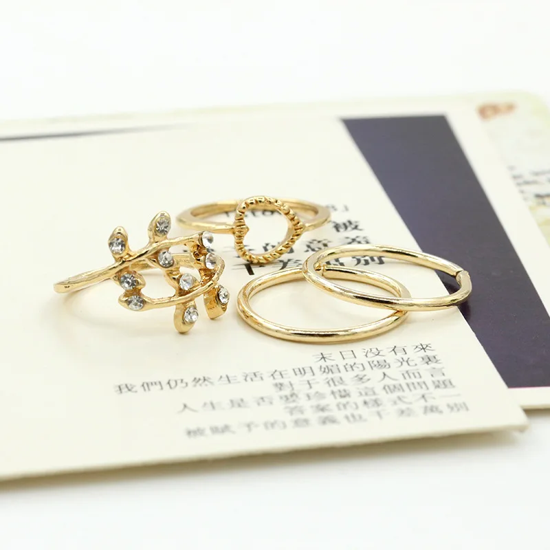 Женские кольца с кристаллами в форме сердца открытые золотистые и Серебристые