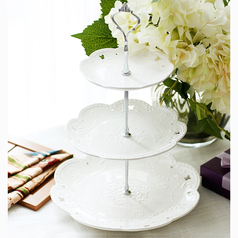 Free shipping. Continental Japanese ceramic tableware creative relief three white dish fruit cake plate | Дом и сад