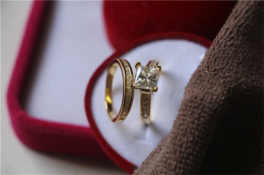 2.55Ct принцесса огранка синтетические бриллианты набор колец обручальное кольцо 925 пробы Серебряное кольцо желтое золото цвет ювелирные изделия
