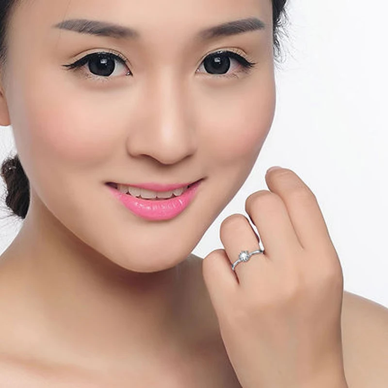 Женское кольцо с натуральным бриллиантом диаметром 0 3 карата